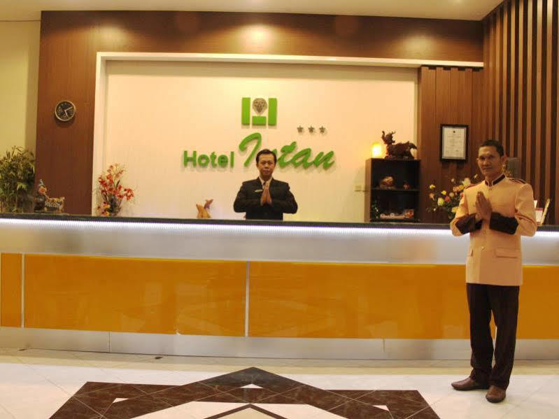 Hôtel Intan Cirebon Extérieur photo